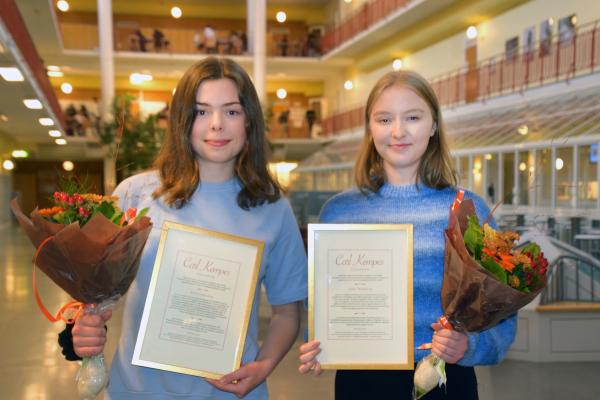 Ester Söderlind och Julia Wahlberg är årets Carl Kempe-stipendiater. Foto: Tommy Ehlin
