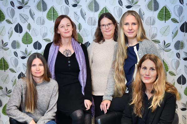 På kommunens Resurs- centrum mot våld jobbar Jessica Edlund Horkamo,  Sofie Westberg, Liselotte  Sjökvist, Linda Karlfors och Linda Lindahl. Så även Erica Söderström som saknas på bilden.