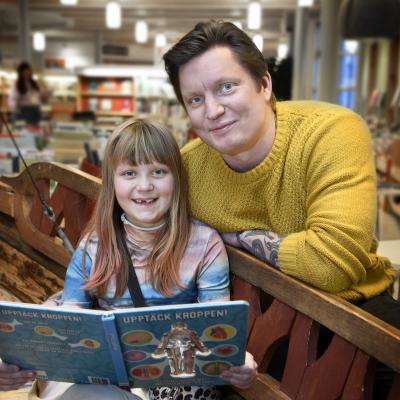 Daniel Berglund och hans dotter Cecilia, 8, har båda diabetes typ 1. "Det hade jag innan jag träffade min fru, så hon vaggades in det från början. Men när Cecilia fick det blev det lite av en chock. Då märkte hon hur mycket ansvar det blir i vardagen, på en helt annan nivå", säger Daniel som välkomnar såväl diabetiker som anhöriga till föreningen han beskriver som aktiv, engagerad och hjälpsam.