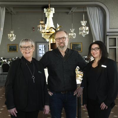 Stadshotellet i Örnsköldsvik firar 110 år hela året långt samtidigt som en rad arrangemang och nysatsningar planeras. Monica Lindmark, Ari Achrén och Sana Frestadius är fulla av energi.
